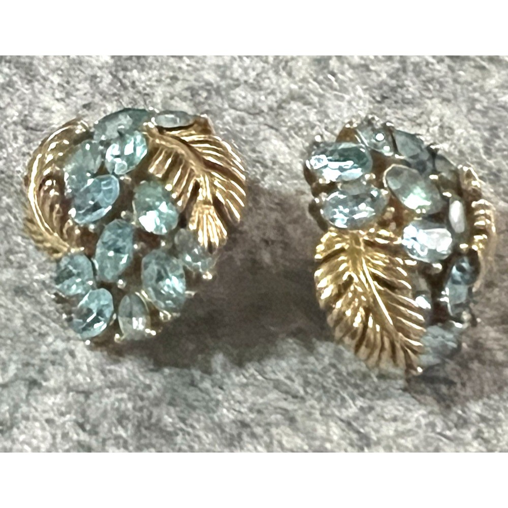 Vintage Crown Trifari blue rhinestone clip on earrings
